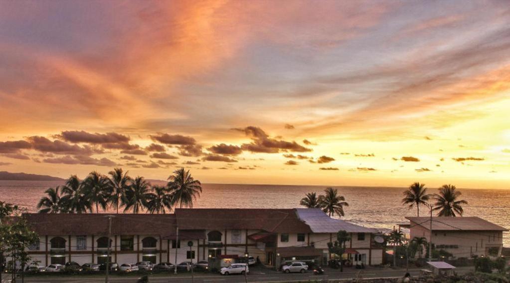 Отель 77 Sunset Plaza Cisolok Экстерьер фото